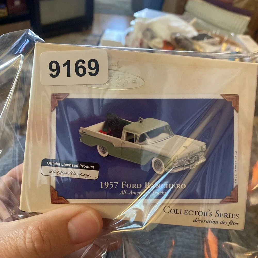 2002 Hallmark Keepsake Ornament 1957 Ford Ranchero Pick Up